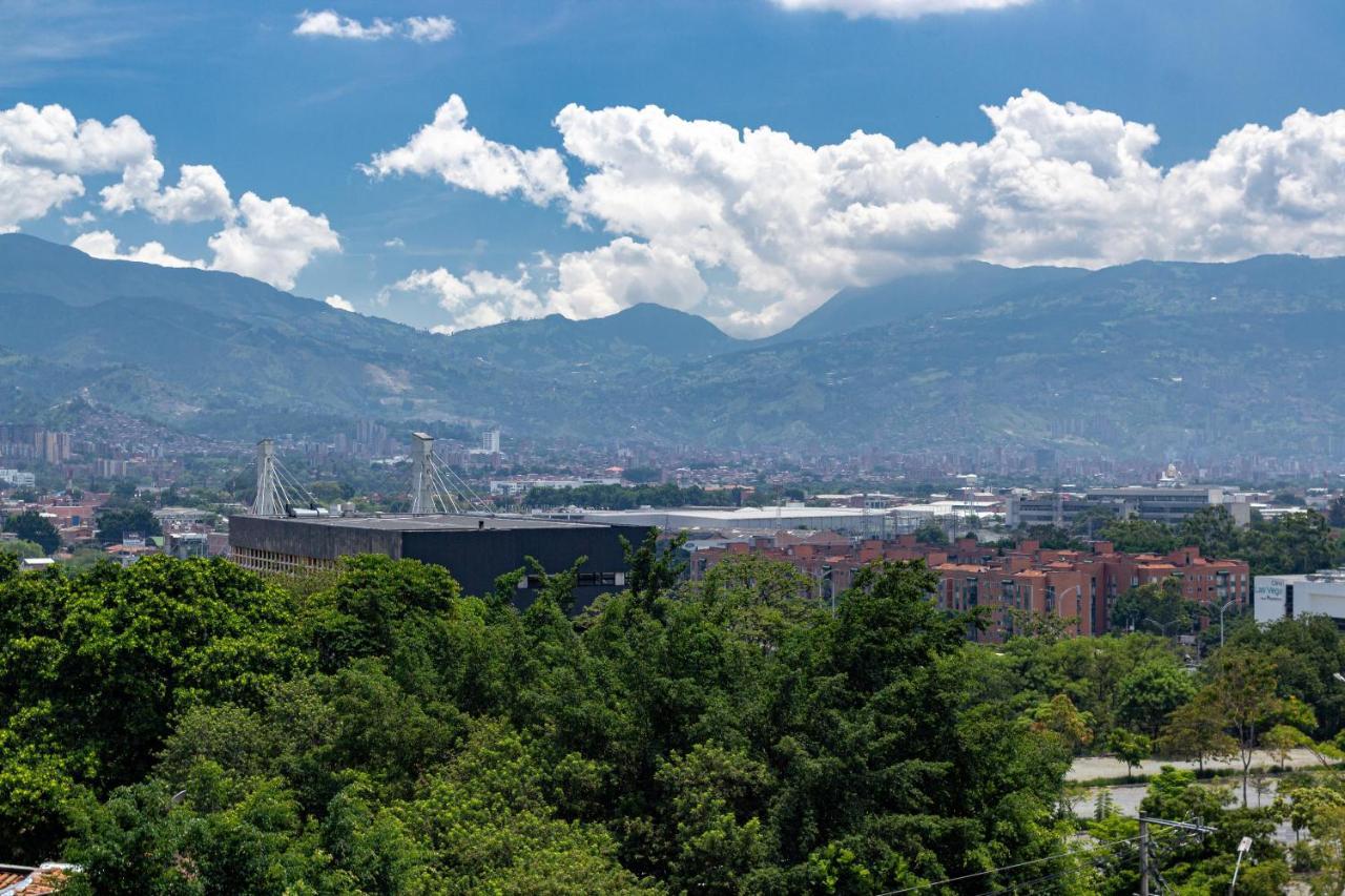 Alcazar De Oviedo By Ee Hoteles Medellin Bagian luar foto